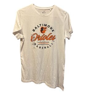 Baltimore Orioles ladies white asymmetrical hem graphic tee Large